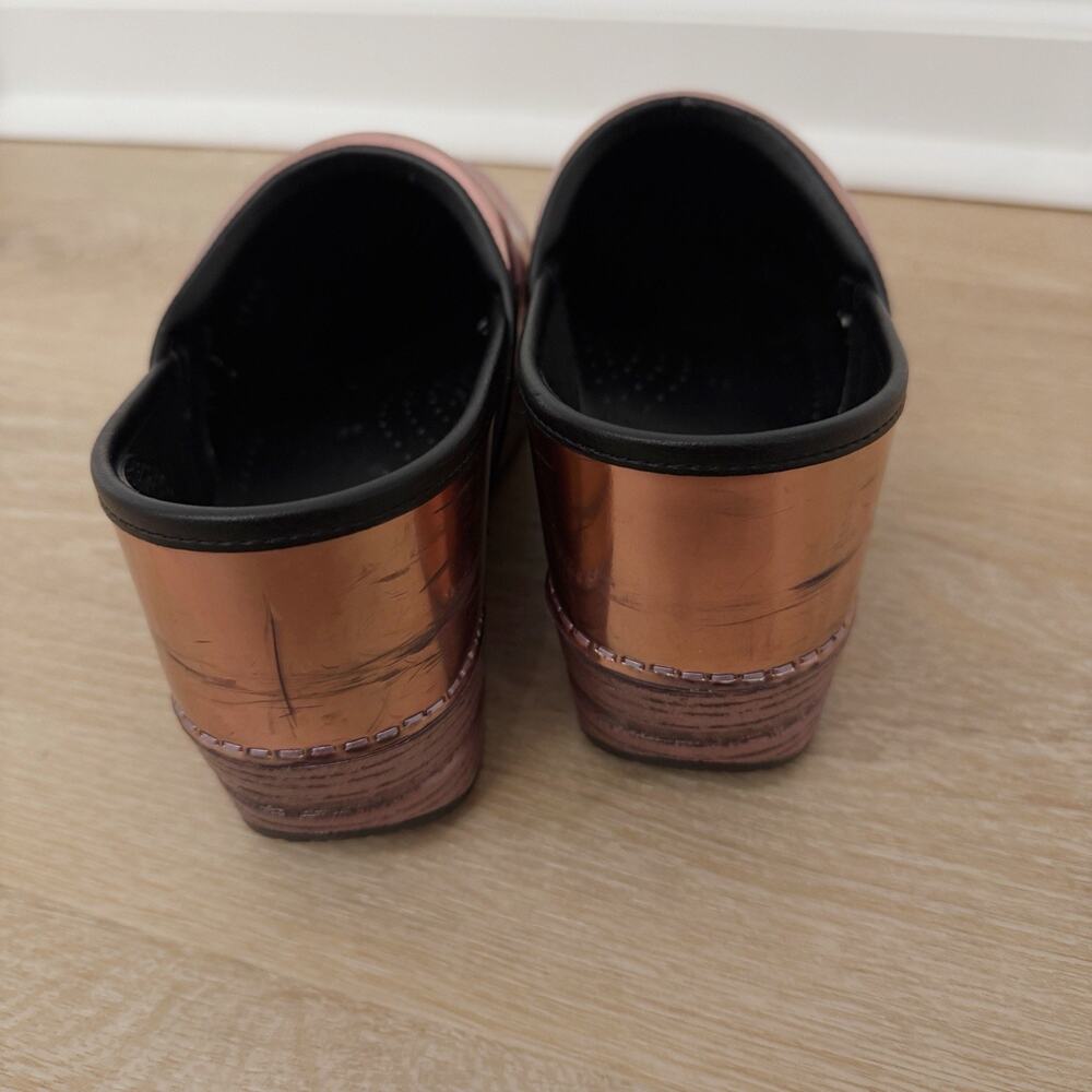 Women’s Dansko Professional Rose Chrome Metallic Clogs Shoes 39 / 8.5-9 - Picture 5 of 8